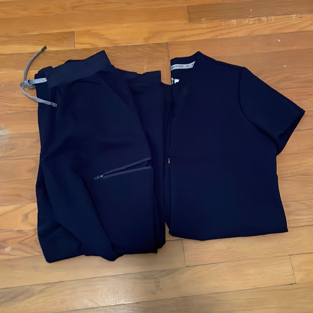 Fabletics scrub set